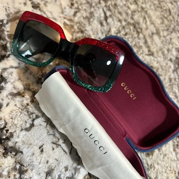 ‼️SOLD ‼️- Gucci Red and Green Designer Sunglasses - Picture 2 of 12
